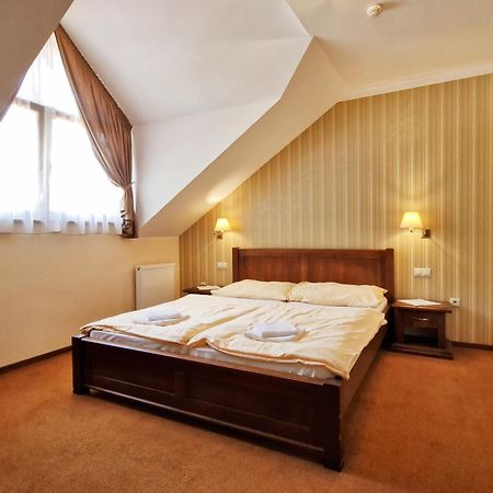 Country Saloon Bela Hotel Екстериор снимка