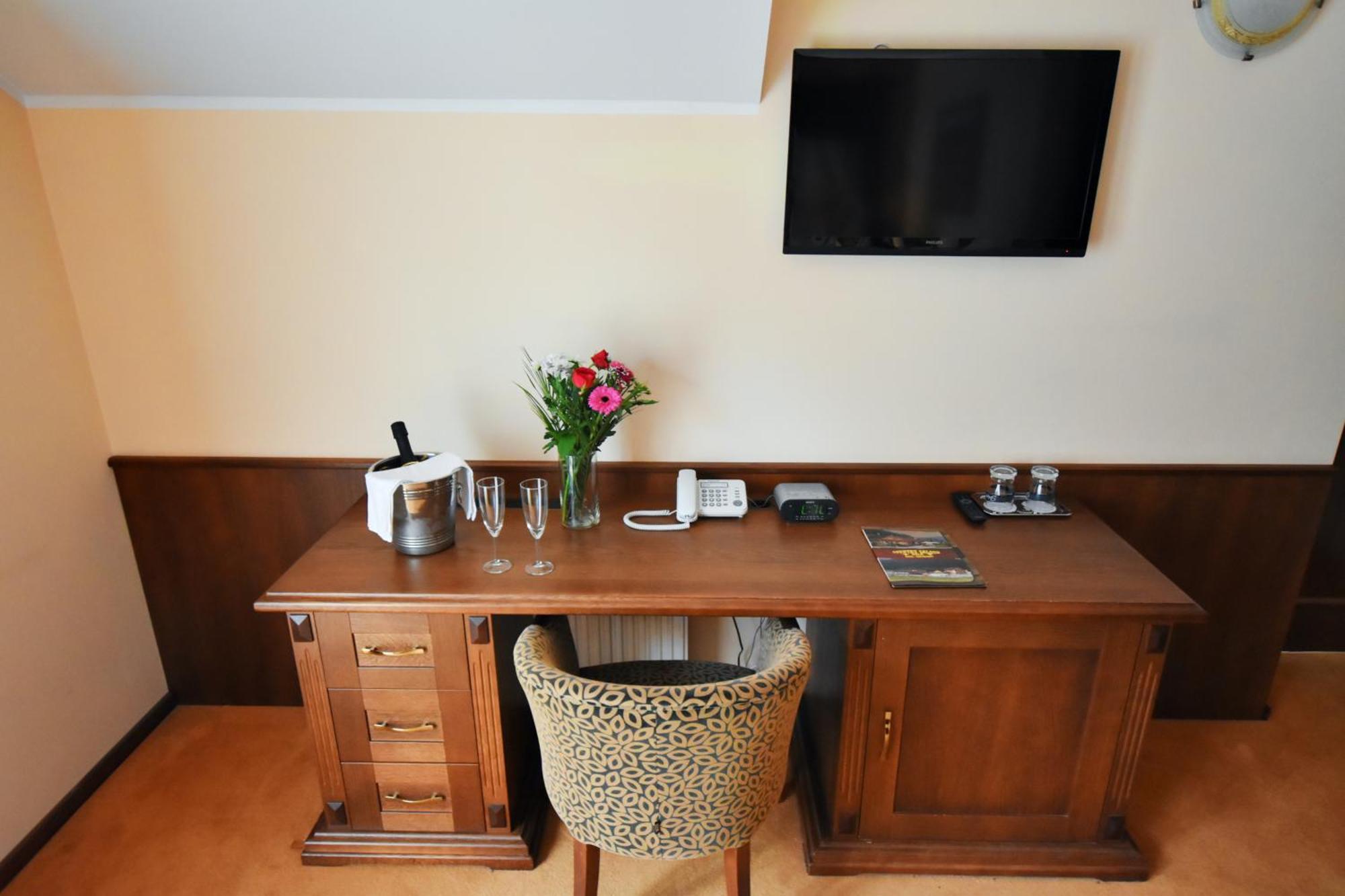 Country Saloon Bela Hotel Екстериор снимка