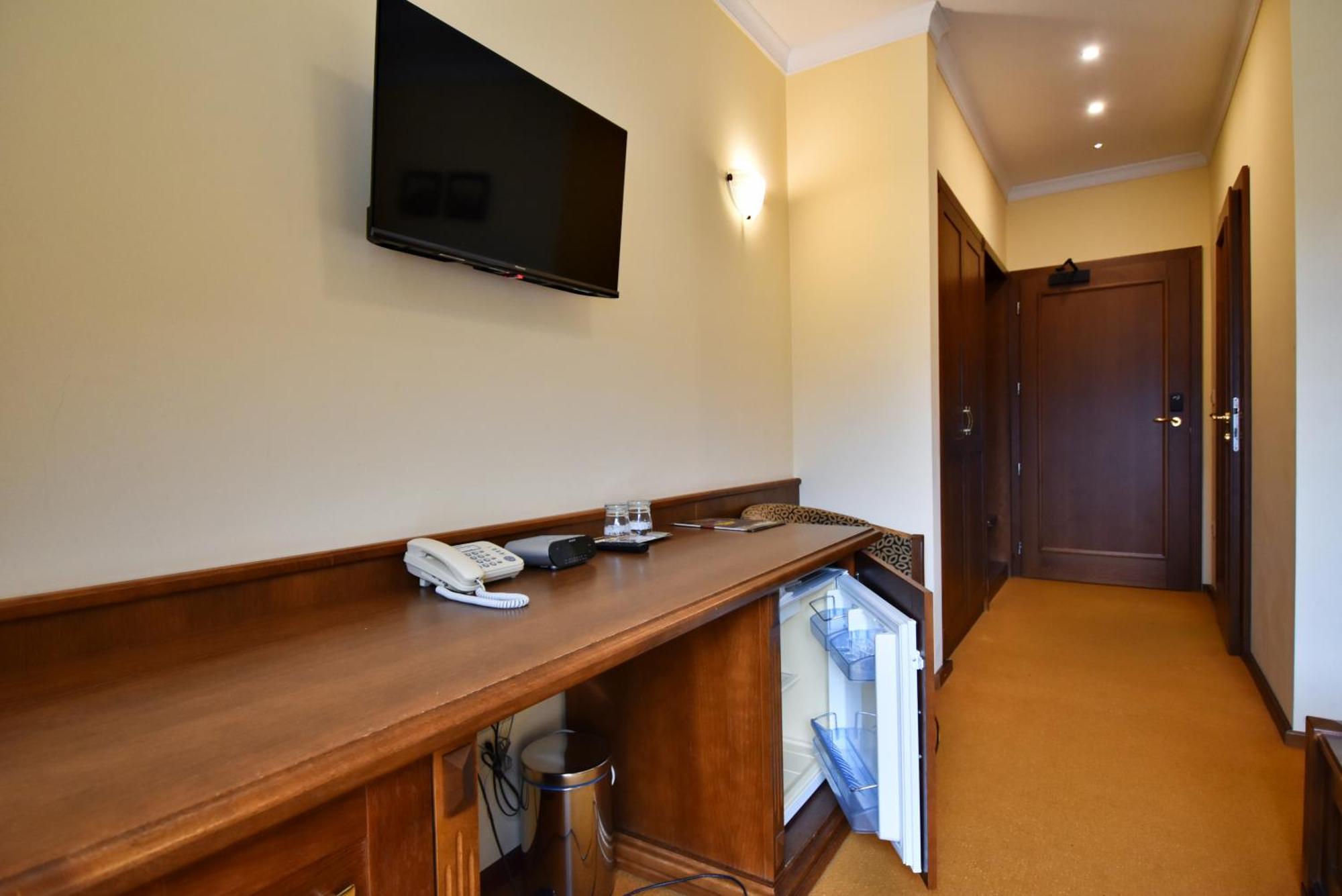 Country Saloon Bela Hotel Стая снимка