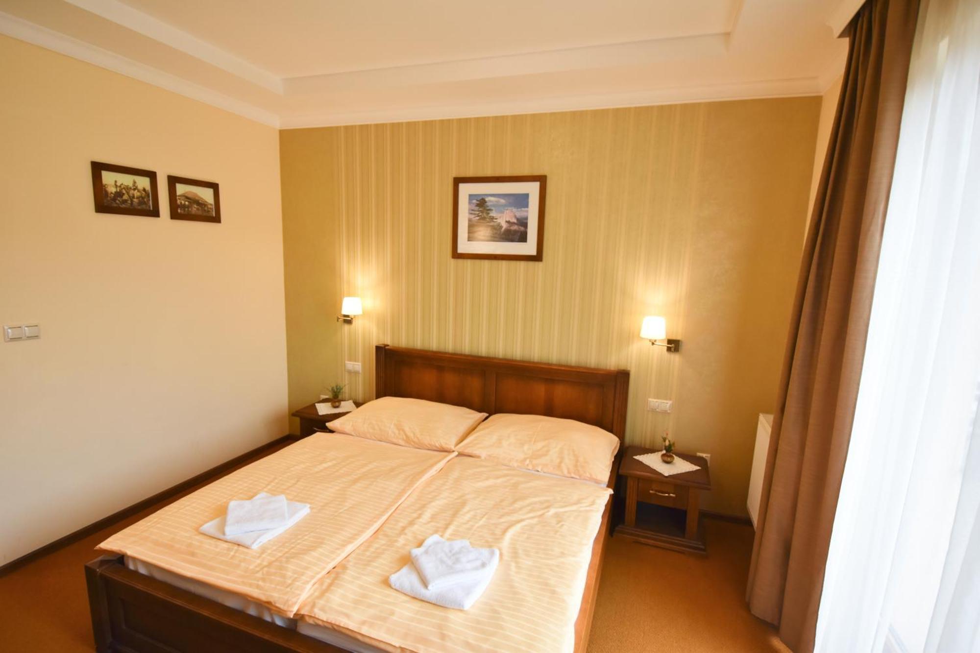 Country Saloon Bela Hotel Стая снимка