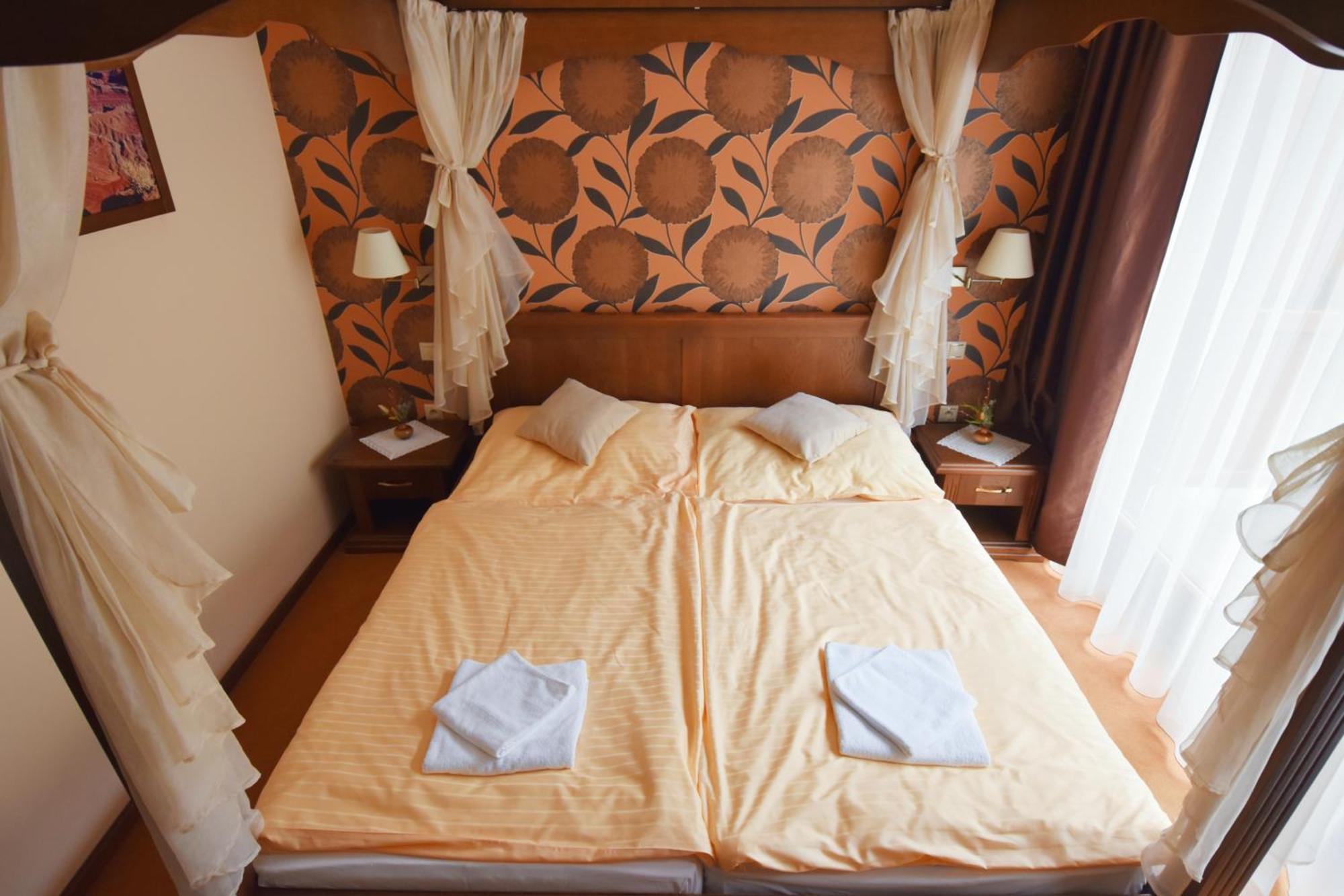 Country Saloon Bela Hotel Стая снимка
