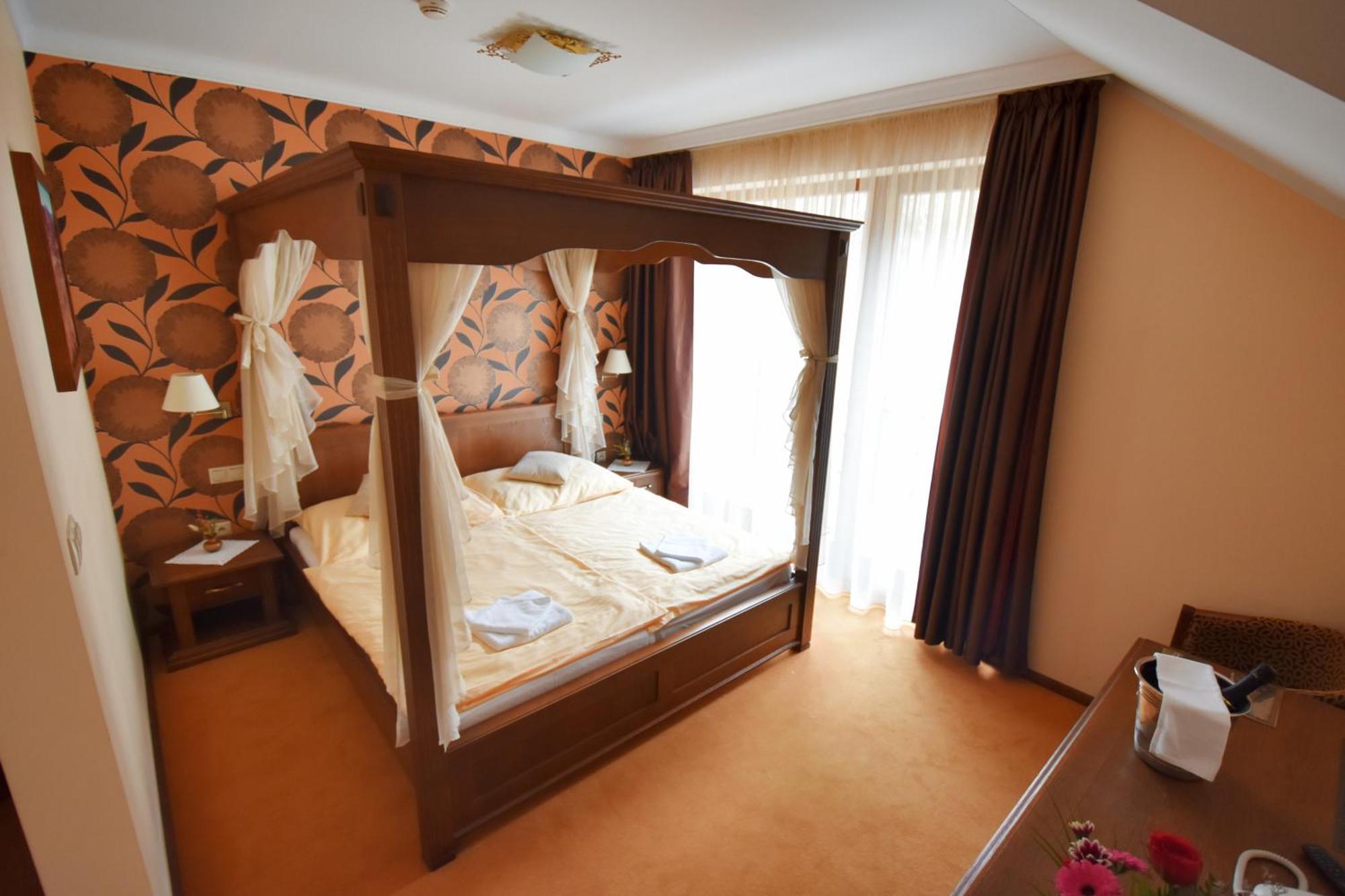 Country Saloon Bela Hotel Стая снимка