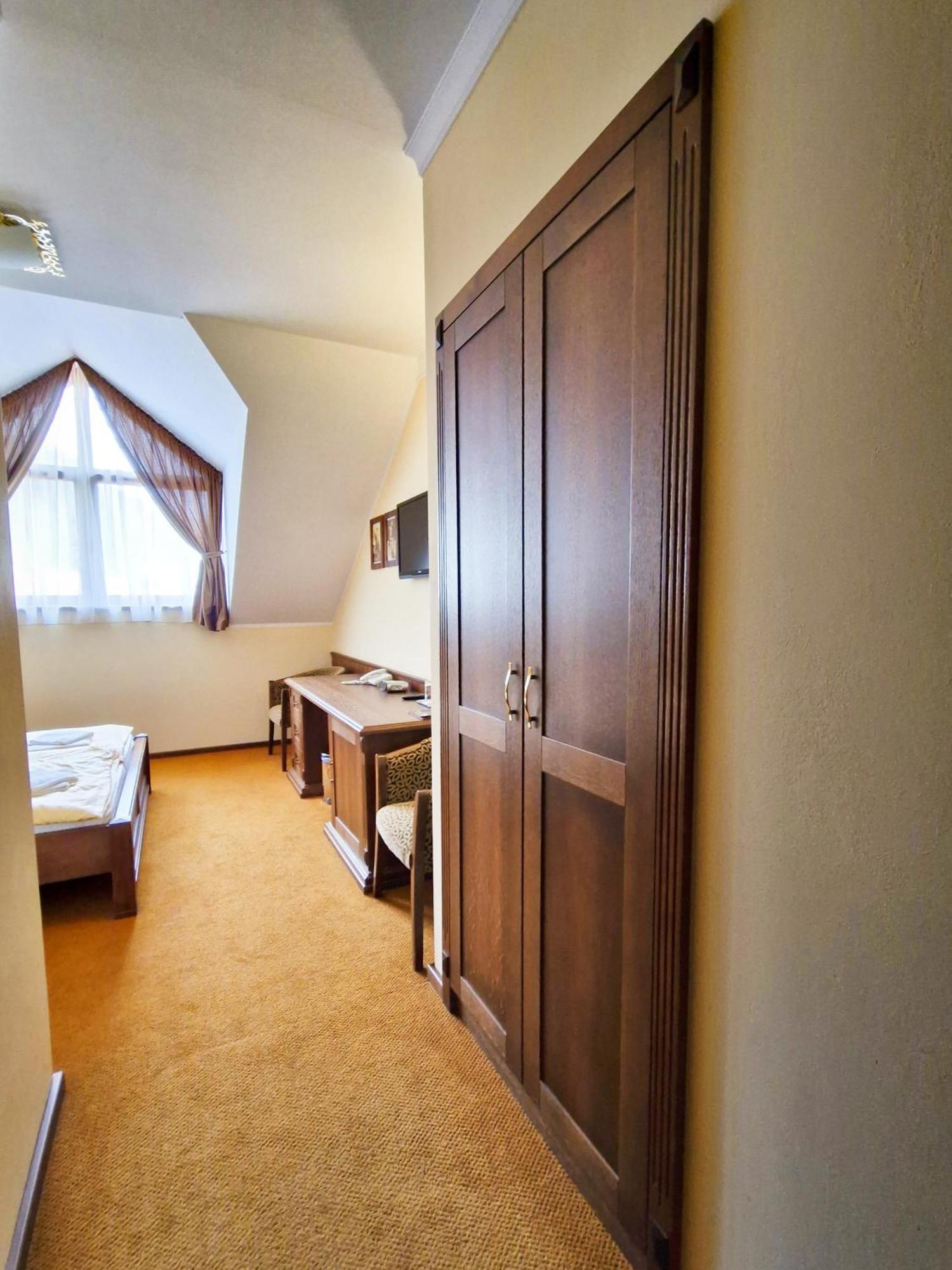 Country Saloon Bela Hotel Стая снимка