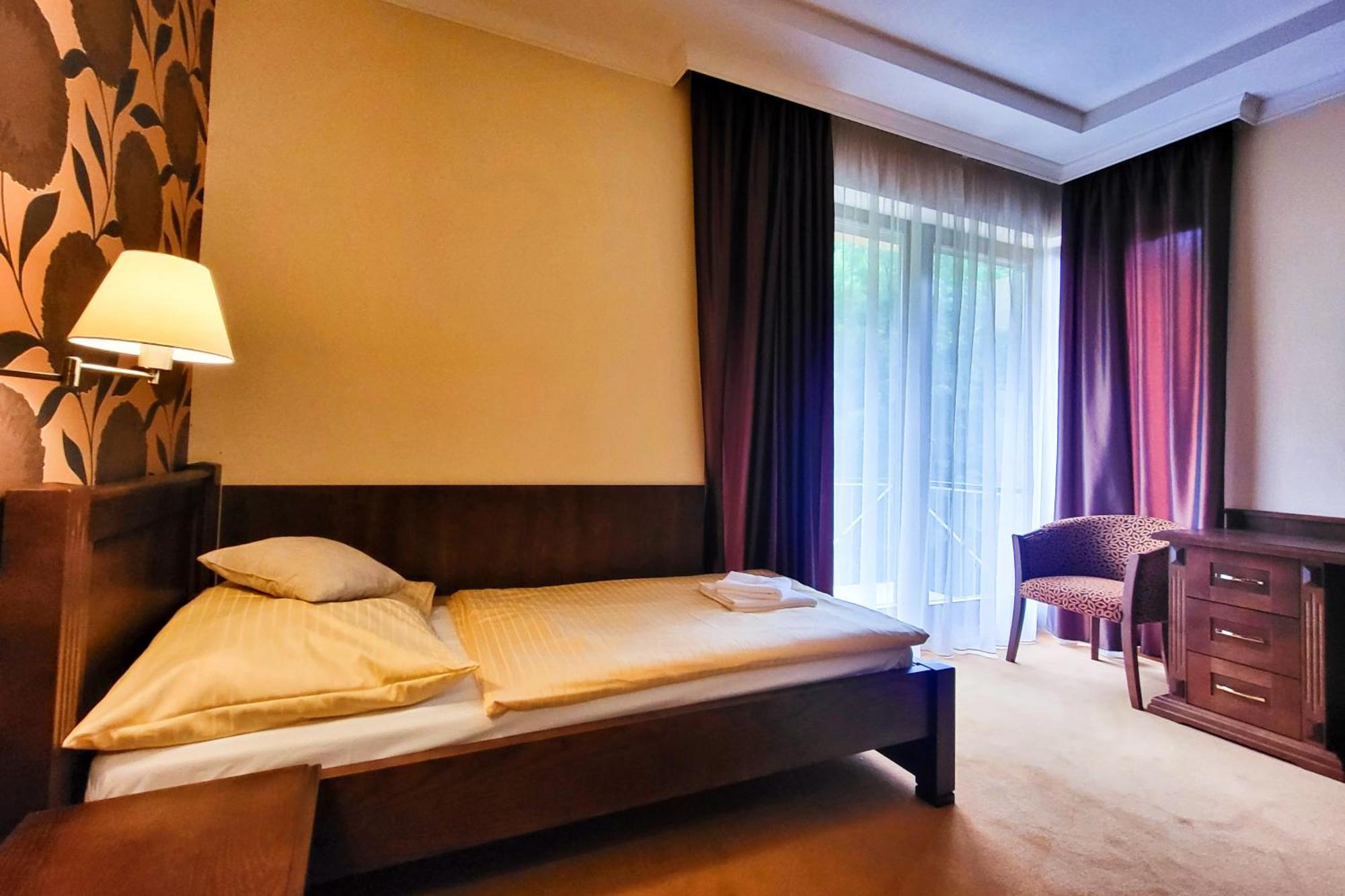 Country Saloon Bela Hotel Стая снимка