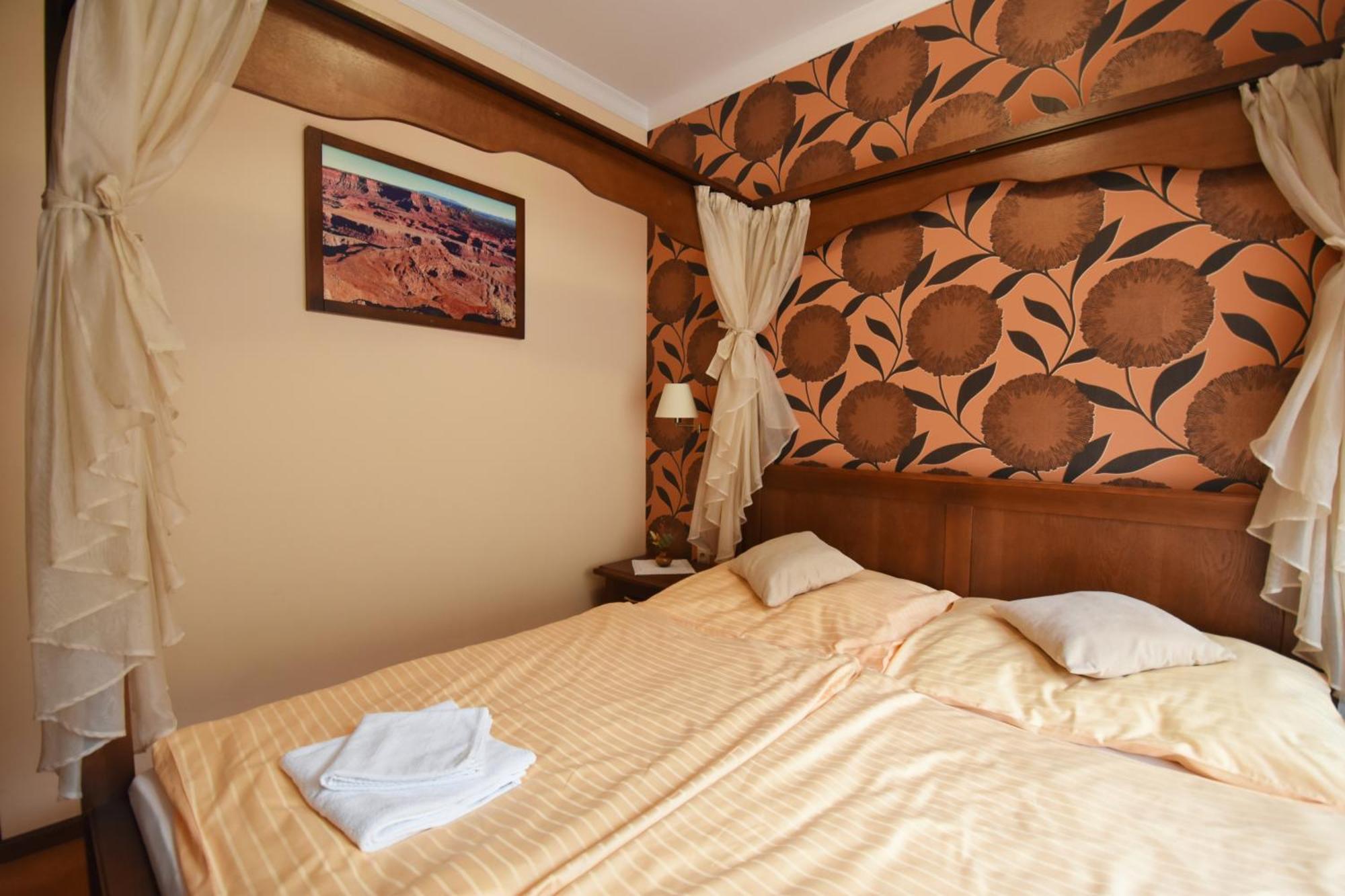 Country Saloon Bela Hotel Стая снимка