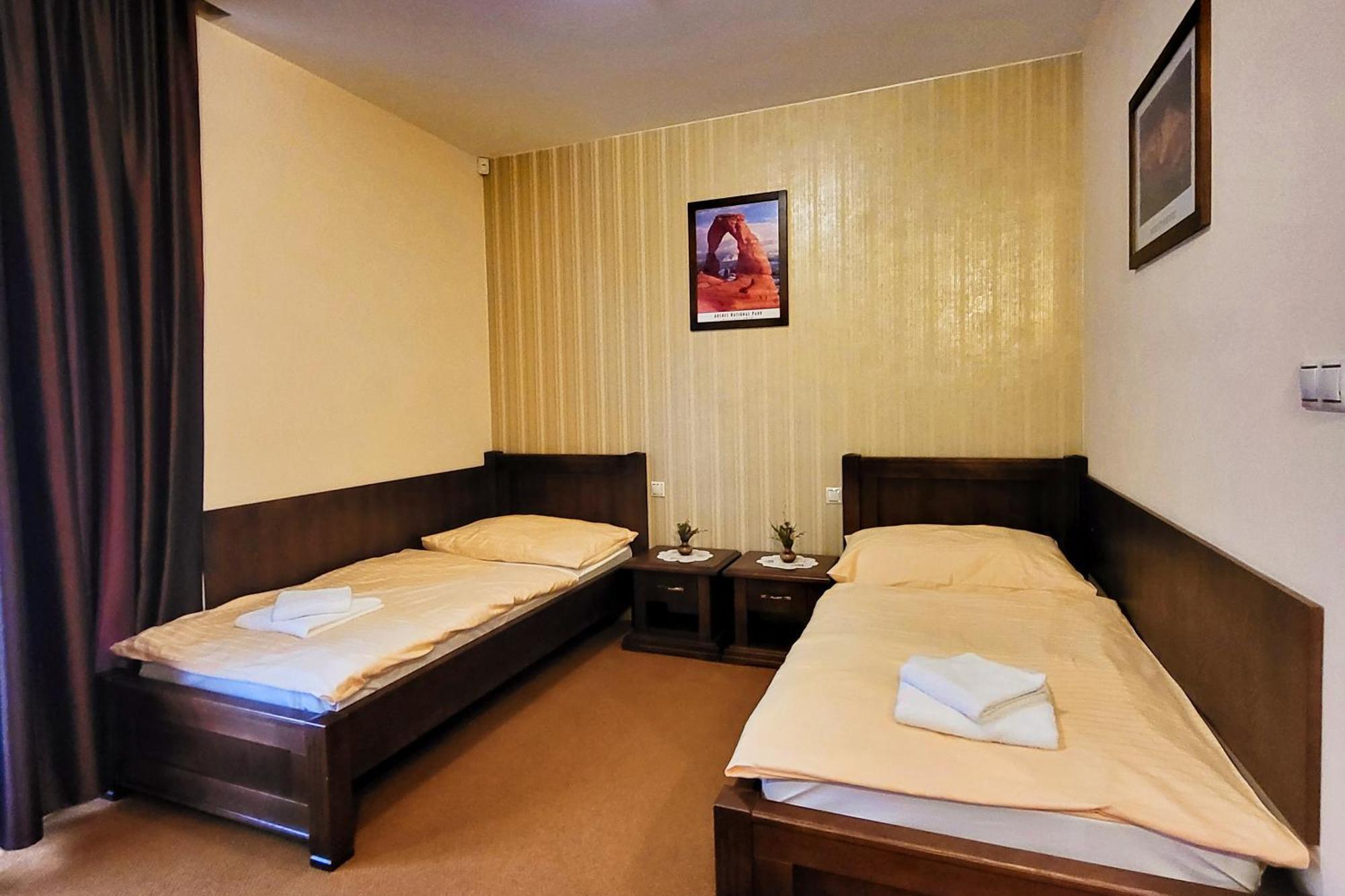 Country Saloon Bela Hotel Стая снимка