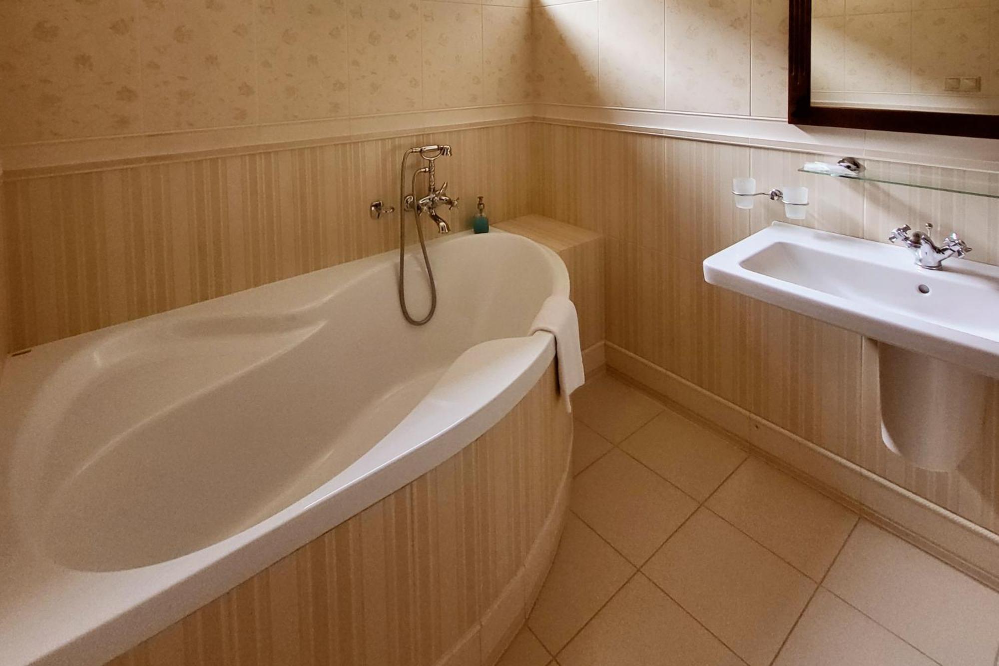Country Saloon Bela Hotel Стая снимка