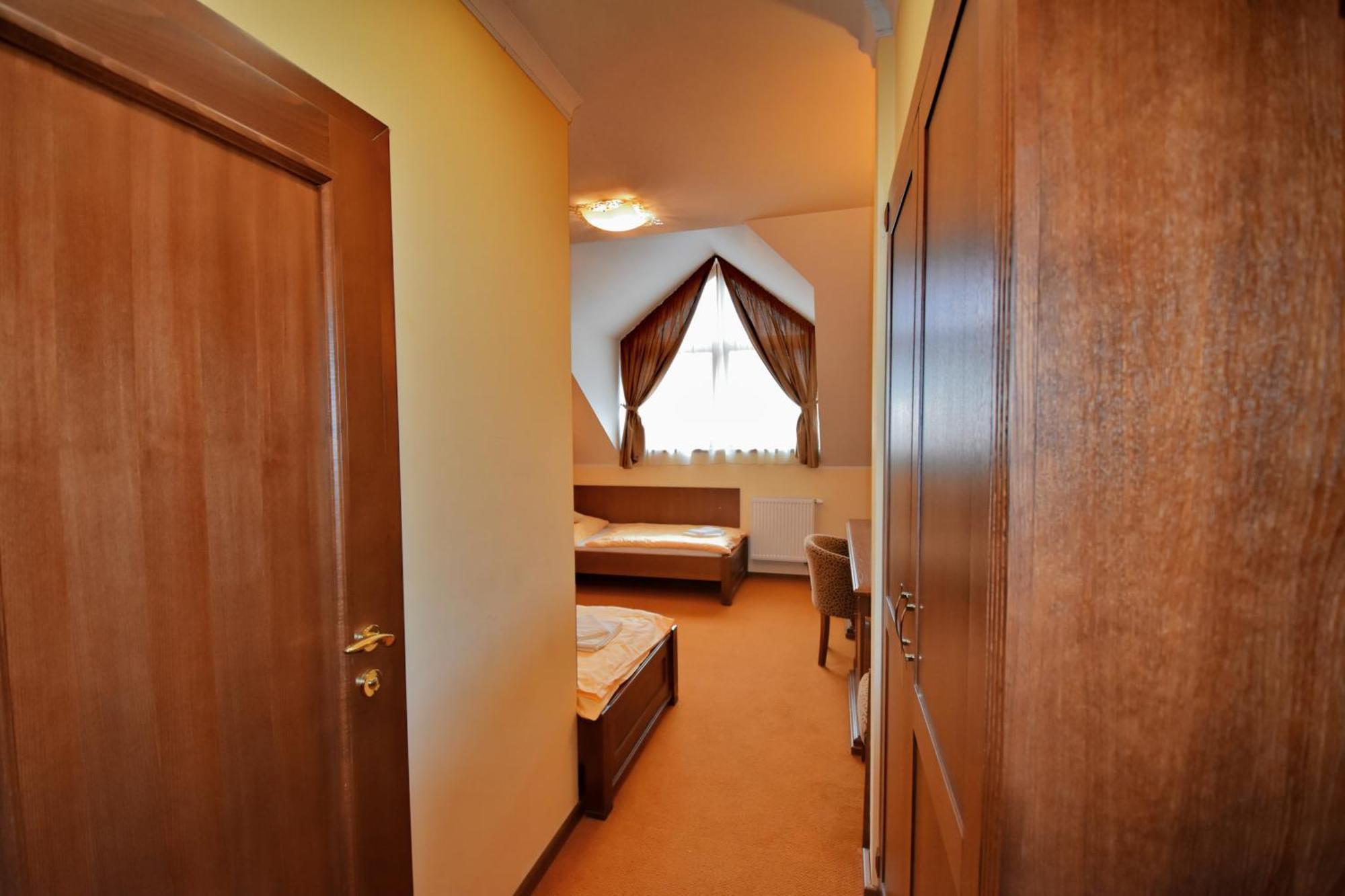 Country Saloon Bela Hotel Стая снимка