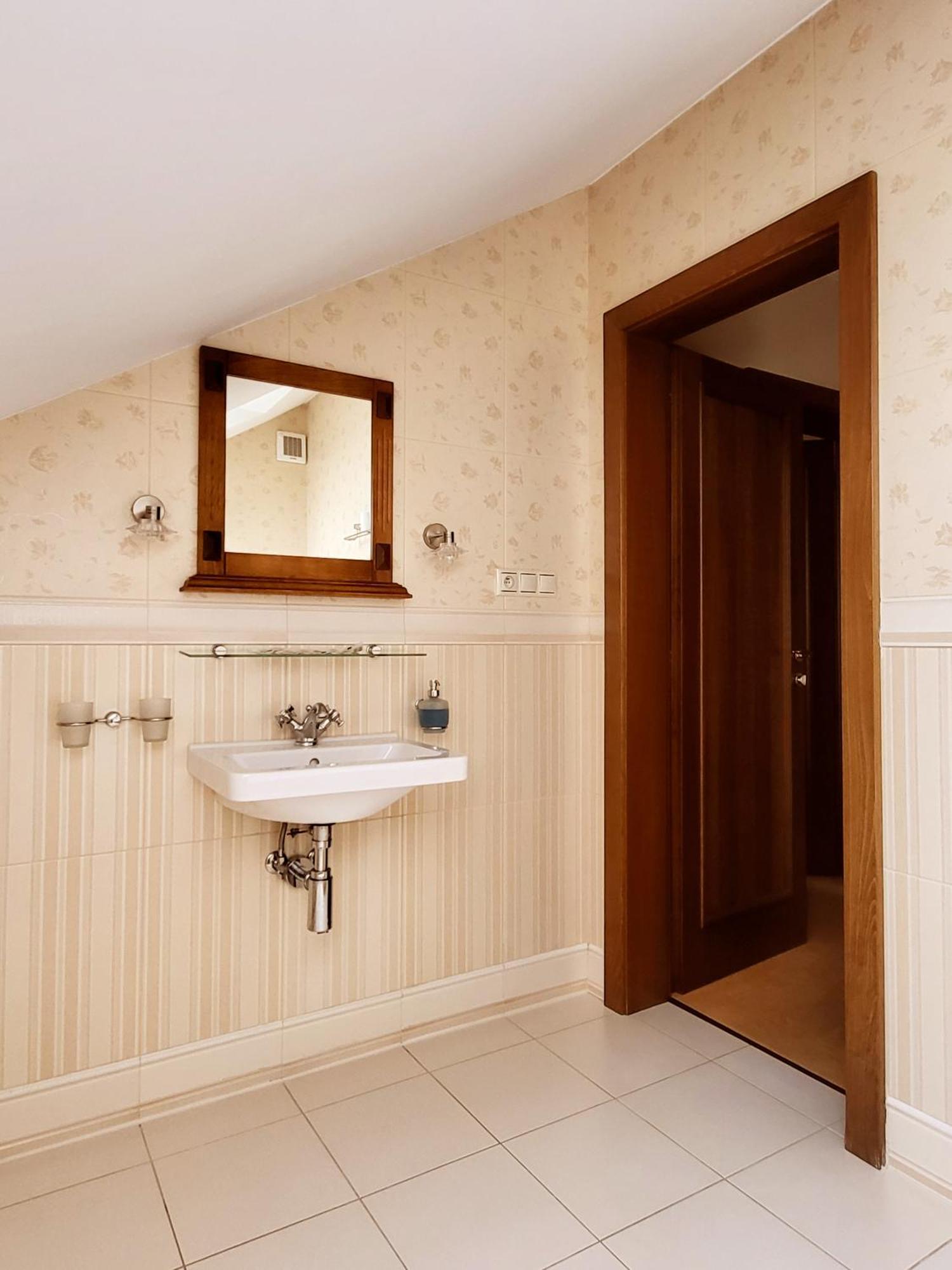 Country Saloon Bela Hotel Стая снимка