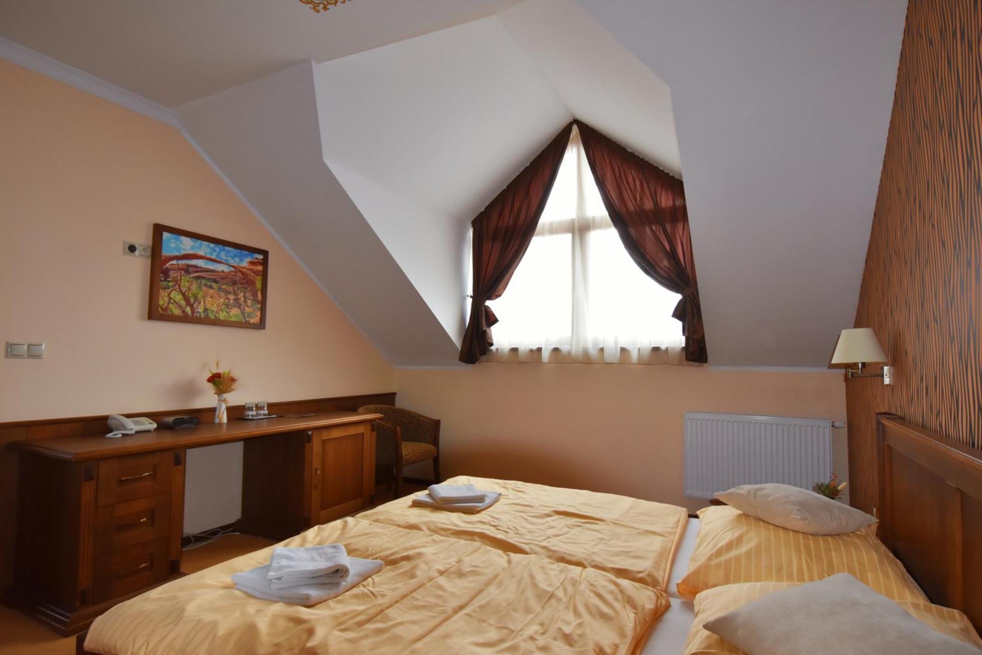 Country Saloon Bela Hotel Стая снимка