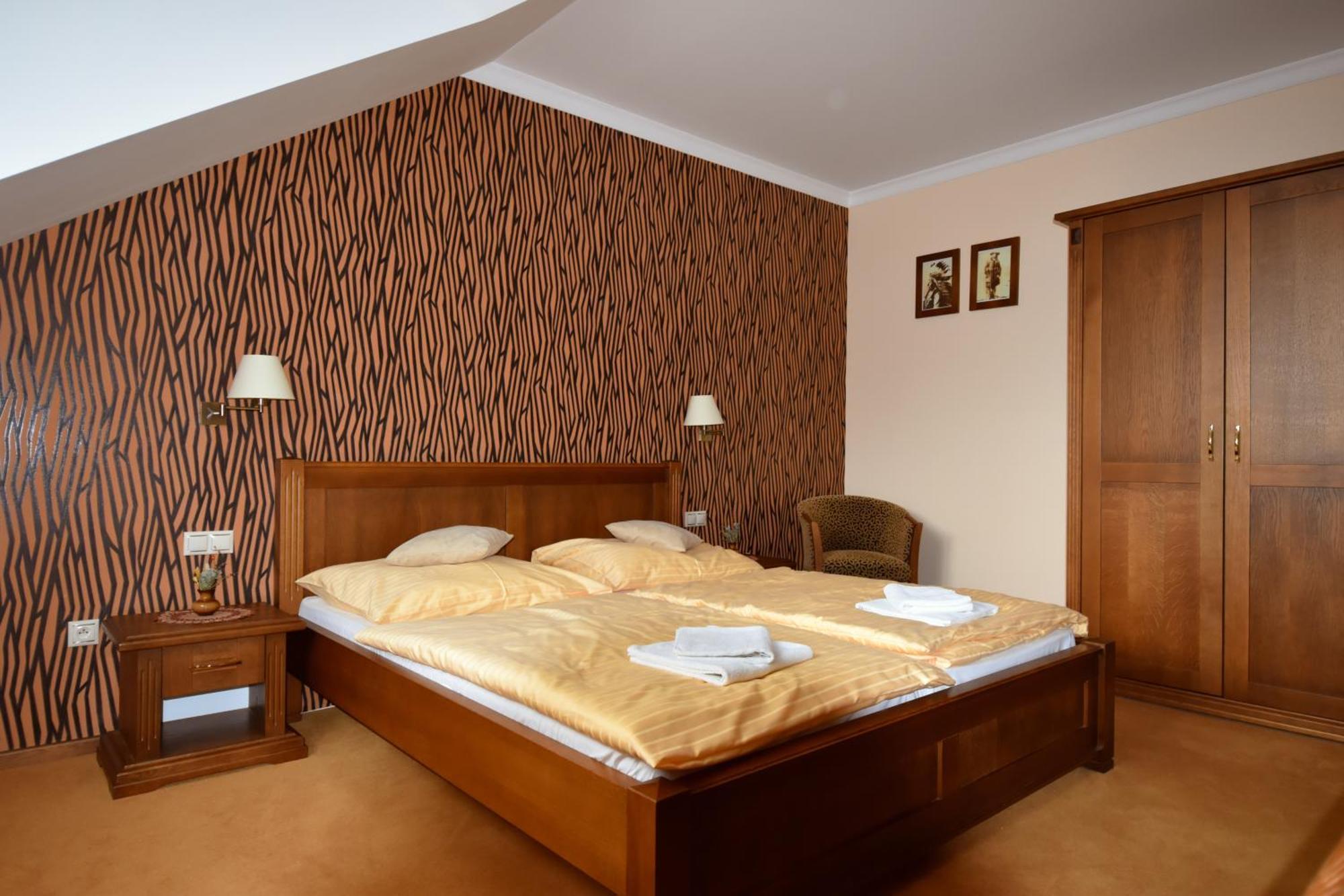 Country Saloon Bela Hotel Стая снимка