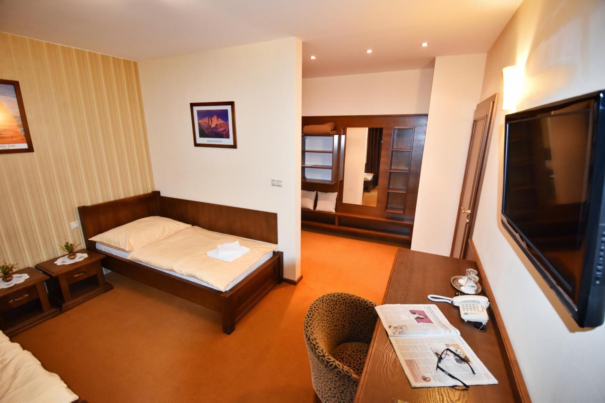 Country Saloon Bela Hotel Стая снимка