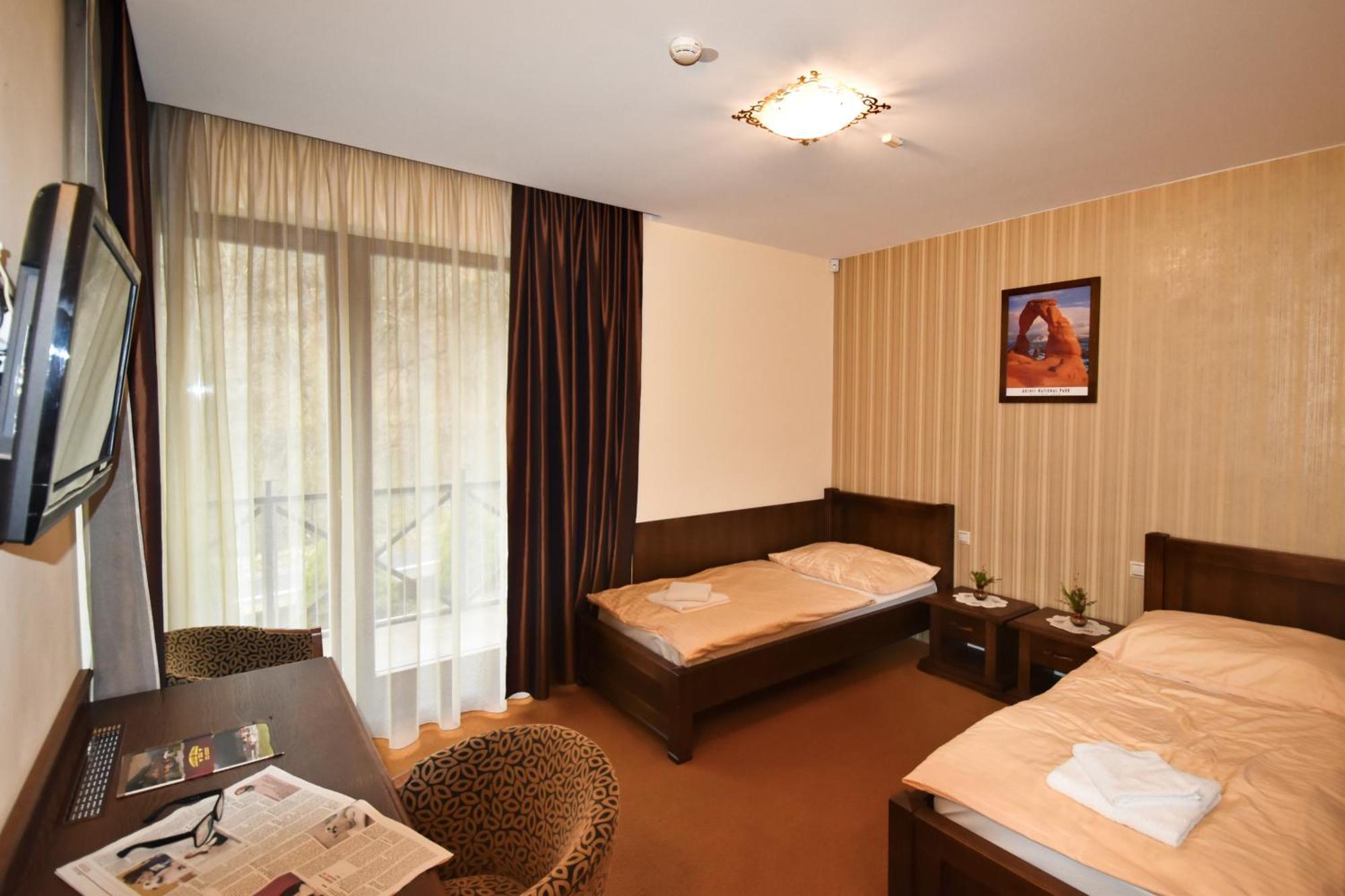 Country Saloon Bela Hotel Стая снимка
