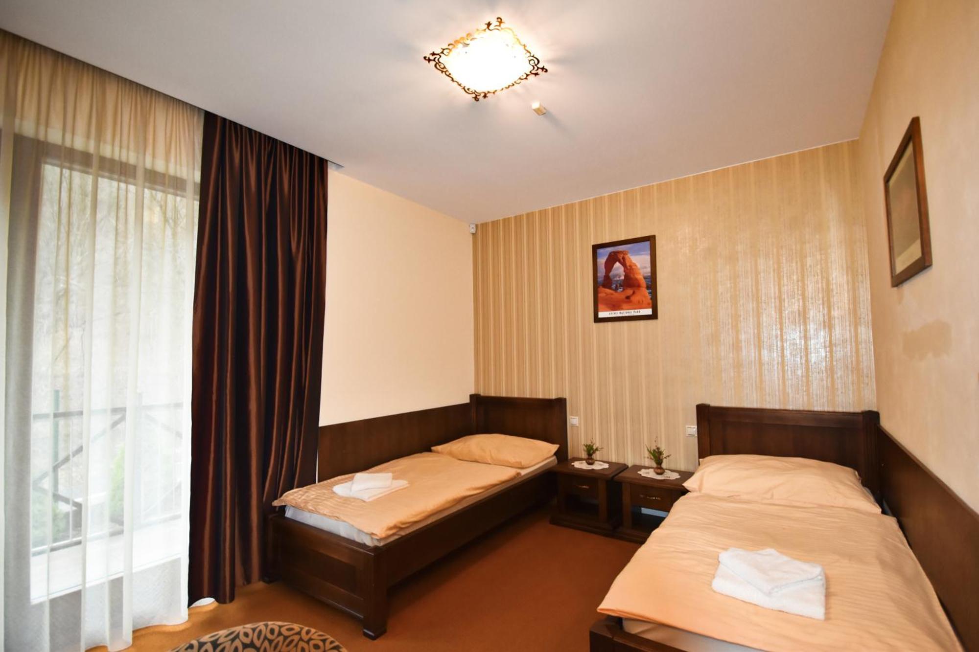 Country Saloon Bela Hotel Стая снимка