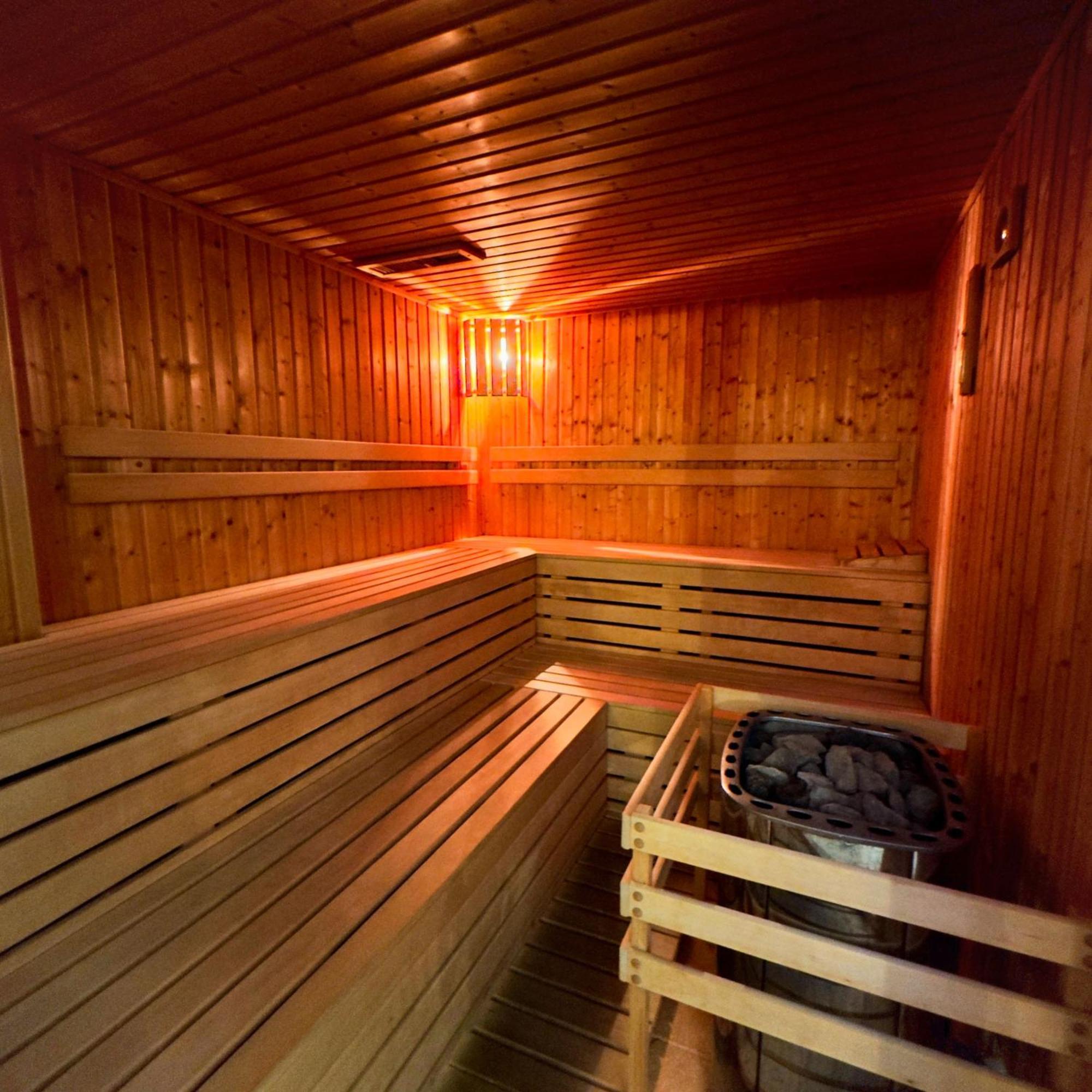 Country Saloon Bela Hotel Екстериор снимка