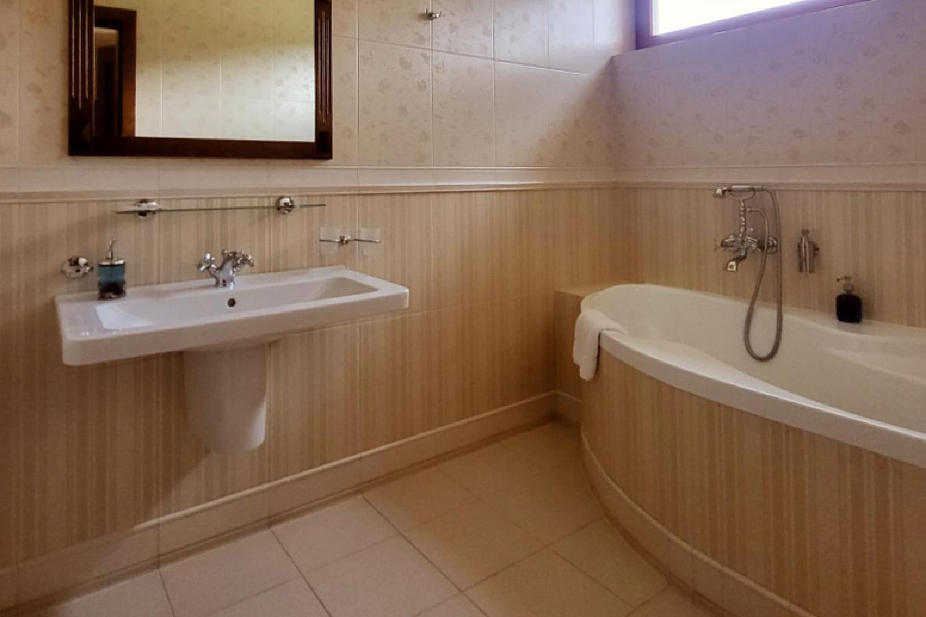 Country Saloon Bela Hotel Стая снимка