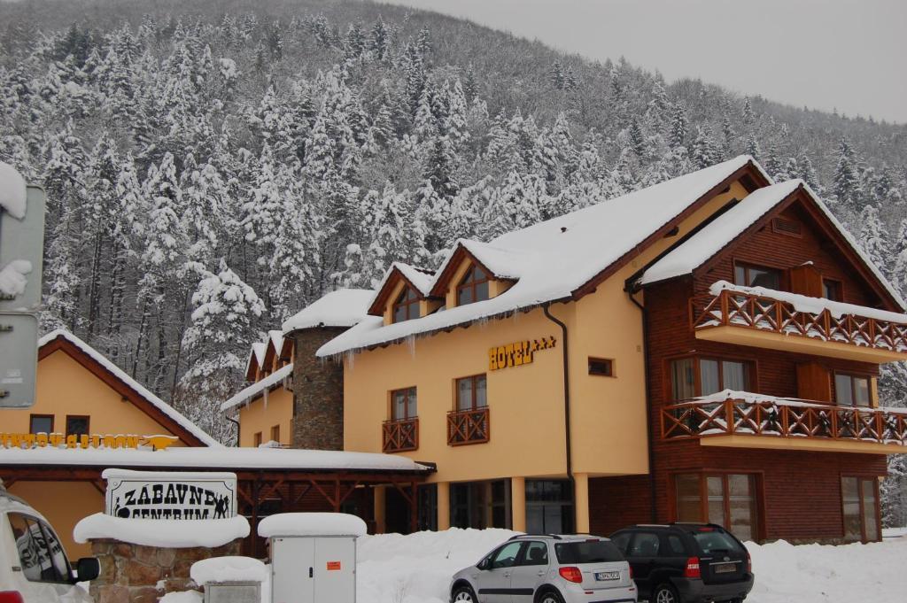 Country Saloon Bela Hotel Екстериор снимка